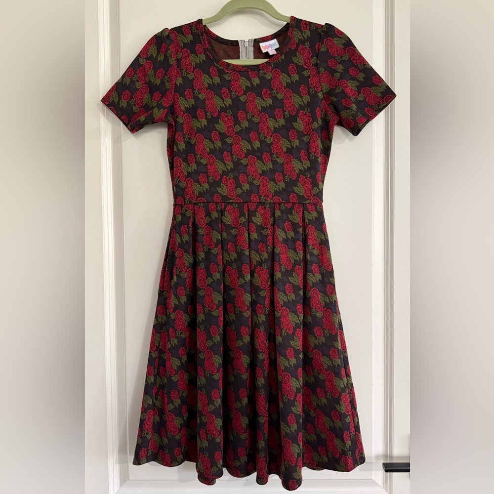 NWOT LuLaRoe Amelia Dress Small | Red Rose Floral Print w/ Pockets